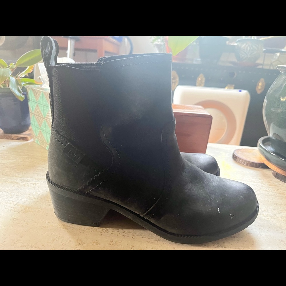 Black teva boots -waterproof size 9.5. Only worn twice!